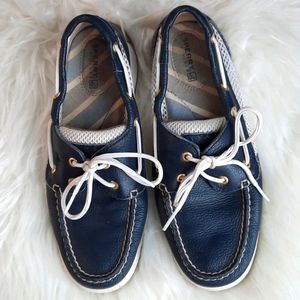 ●Sperry navy and white